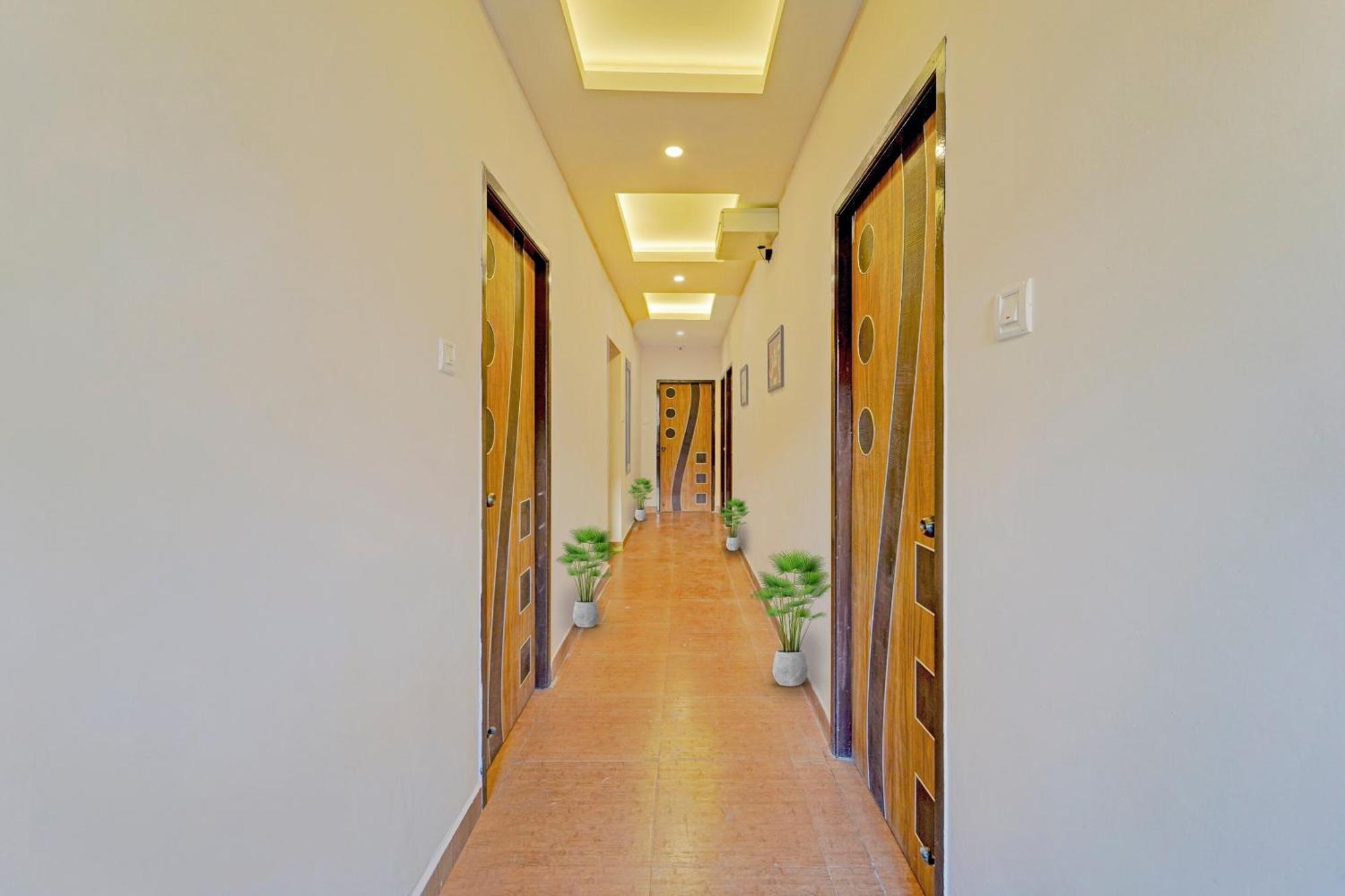 Super Townhouse G Silver Hotels Near Us Biometric Ченнаи Экстерьер фото