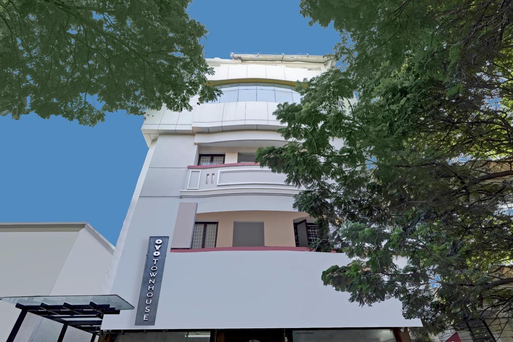 Super Townhouse G Silver Hotels Near Us Biometric Ченнаи Экстерьер фото